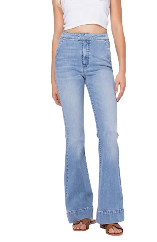 Women's Jodhpurs with Capri LengthFarrah Ultra Flare Jeans In Light Wash