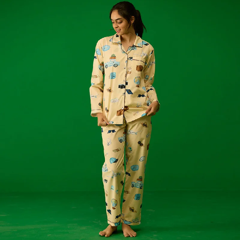 women's pajamas with a cozy, warm feelWomen Travel Pajama Set